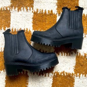Dr. Martens Rometty Moldova Chelsea Boots